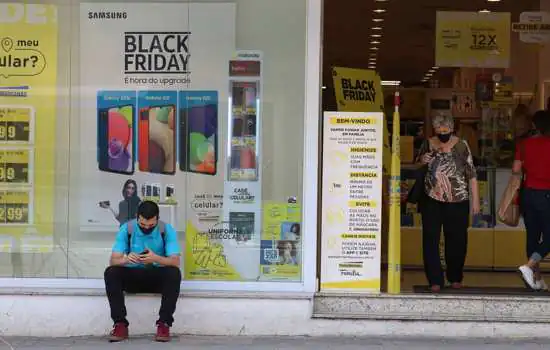 Black Friday e Copa do Mundo impulsionam comércio