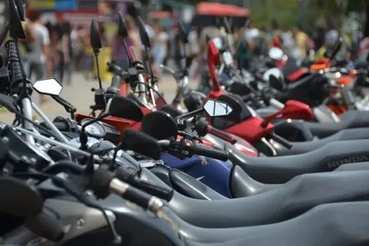 Vendas de motos sobem 15,70% em novembro ante novembro de 2021, mostra Fenabrave