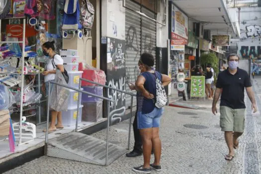 Vendas do varejo caem 1,4% em junho ante maio, afirma IBGE