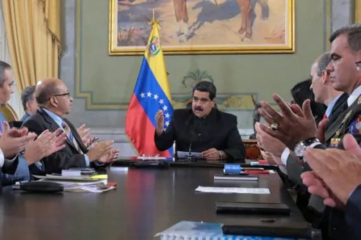 Justiça da Venezuela prende três deputados opositores