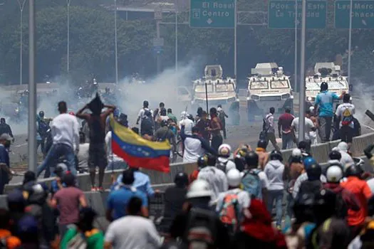 Comunidade internacional repercute dia de violência na Venezuela