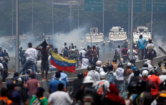 Comunidade internacional repercute dia de violência na Venezuela