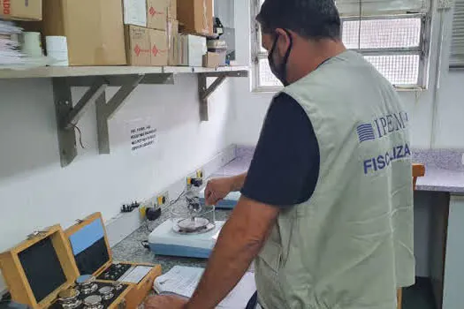 Ipem-SP verifica balanças no fabricante em Diadema