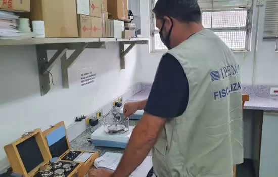 Ipem-SP verifica balanças no fabricante em Diadema