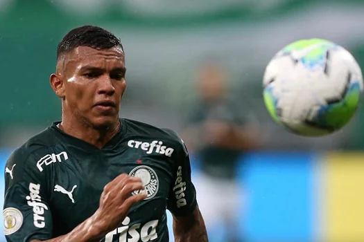 Veron sofre corte no pé e vira desfalque do Palmeiras na Libertadores