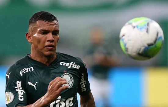 Veron sofre corte no pé e vira desfalque do Palmeiras na Libertadores