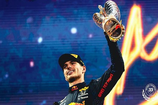 Verstappen ultrapassa Hamilton na volta final e leva título inédito da Fórmula 1