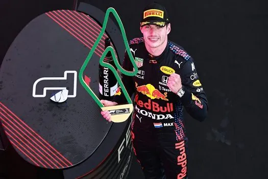 Verstappen passeia em Spielberg, ganhando GP na casa da Red Bull de ponta a ponta