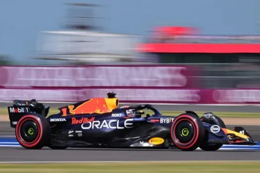 Verstappen faz 5ª pole seguida no GP da Inglaterra; Norris e Piastri fecham top 3