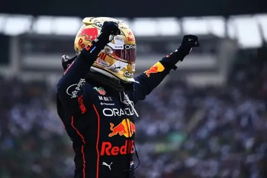 Verstappen supera pista molhada e faz pole em classificatório caótico no GP da Espanha