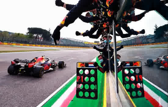 Verstappen vence caótico GP de Ímola