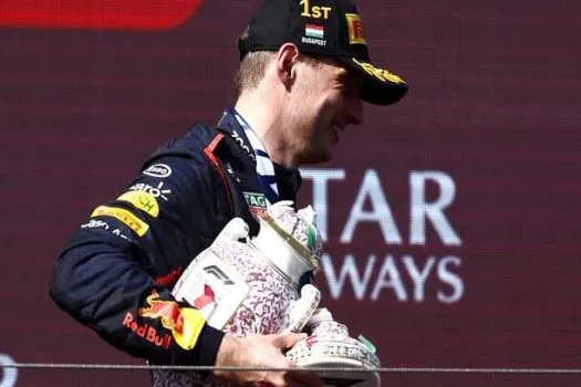 Verstappen vence e Red Bull supera recorde de vitórias seguidas da McLaren de Senna