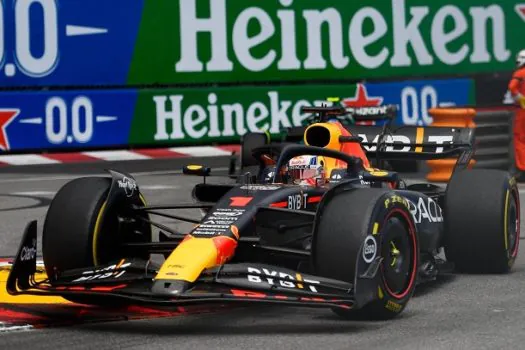 Mesmo sob chuva, Verstappen vence GP de Mônaco de ponta a ponta e mantém liderança na F-1