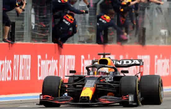 Verstappen ultrapassa Hamilton na penúltima volta e ganha GP da França com brilho