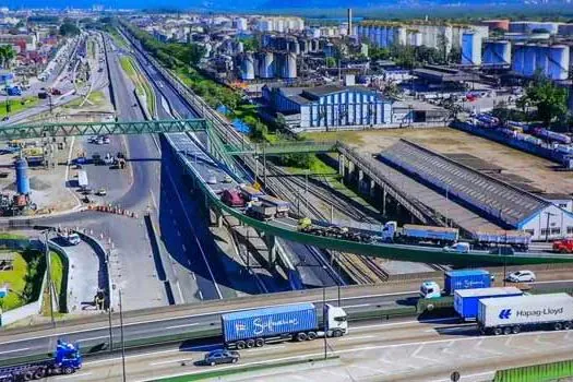 Viaduto Alemoa tem bloqueio no sentido Santos para obras