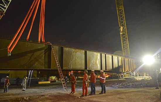 Prefeitura de São Bernardo instala última viga do viaduto sobre Praça dos Bombeiros