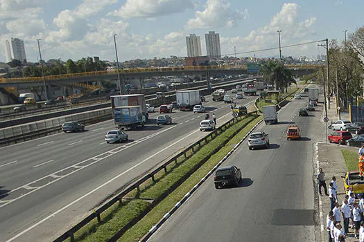 Governo paulista pede que motoristas evitem pegar a estrada no feriado