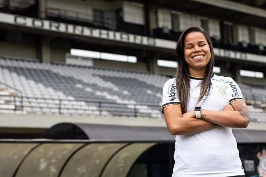 Corinthians anuncia volta da multicampeã Vic Albuquerque para o futebol feminino