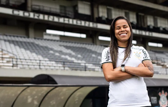 Corinthians anuncia volta da multicampeã Vic Albuquerque para o futebol feminino