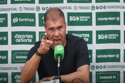 Dirigente do Goiás critica duramente arbitragem na derrota para o Santos: ‘Um escândalo’