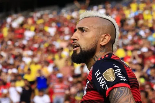 Vidal revela que deixará o Flamengo e se oferece ao Colo Colo