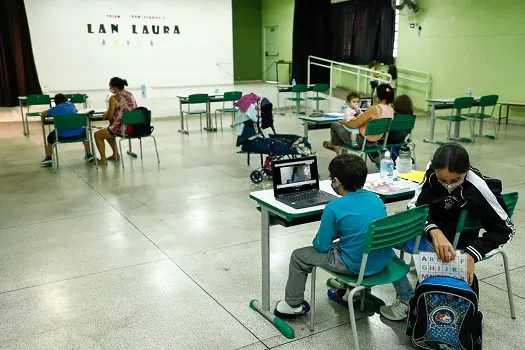 Escola Municipal de São Caetano oferece espaço com internet para crianças assistirem aulas