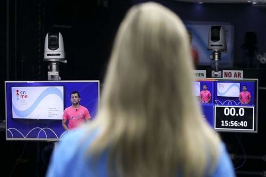 Videoaulas valem mais que doutorado e experiência em concurso para professor de SP