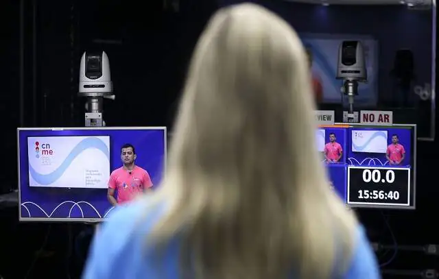 Videoaulas valem mais que doutorado e experiência em concurso para professor de SP