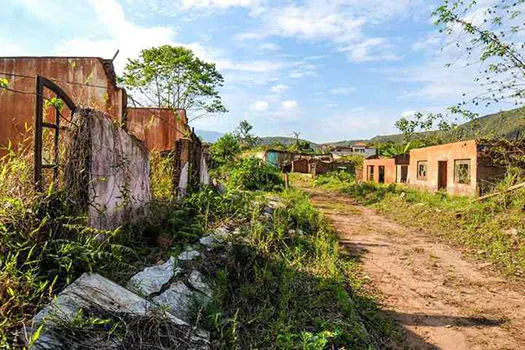 Em Mariana, memória do desastre e espera por um novo lar