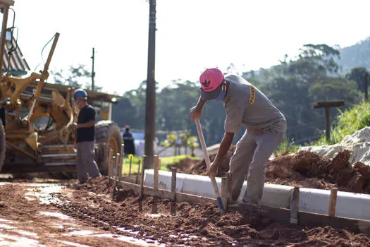 Ribeirão Pires revitaliza asfalto de ruas no Vila Bonita