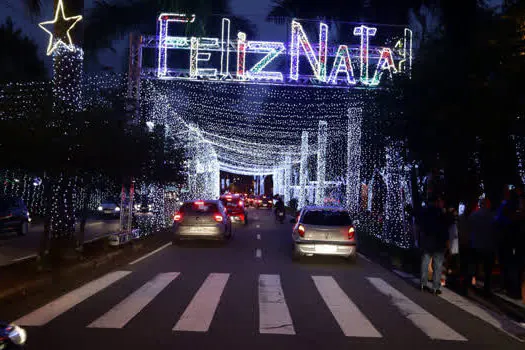 Santo André inaugura Vila de Luz em formato drive-thru