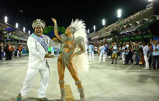 Segunda noite de Sapucaí deixa disputa pelo título imprevisível