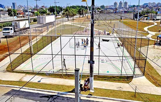 Prefeitura de Santo André transforma área usada para descarte irregular em praça