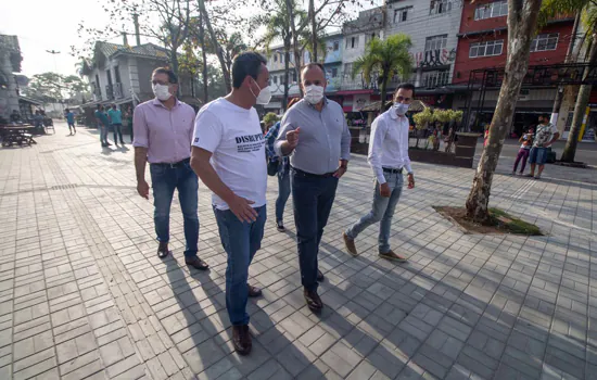 Ribeirão Pires entrega piso interno da Vila do Doce