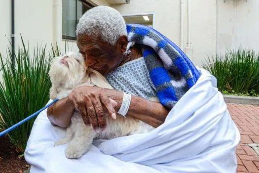 São Bernardo inova no cuidado humanizado com visita de pet no Hospital Anchieta