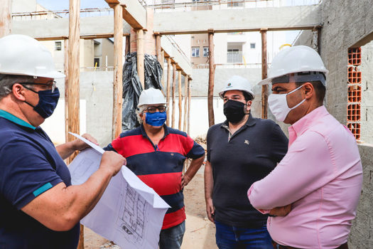 Auricchio faz visita técnica às obras da nova escola no Bairro Fundação