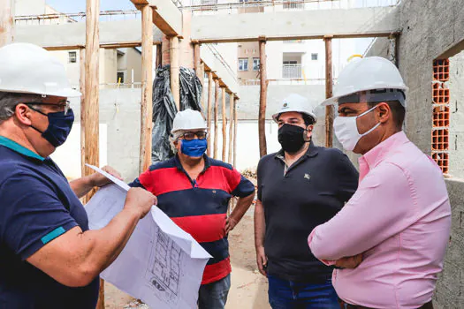 Auricchio faz visita técnica às obras da nova escola no Bairro Fundação