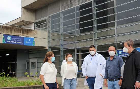 Dra. Regina Maura visita Ambulatório de Campanha da UFABC