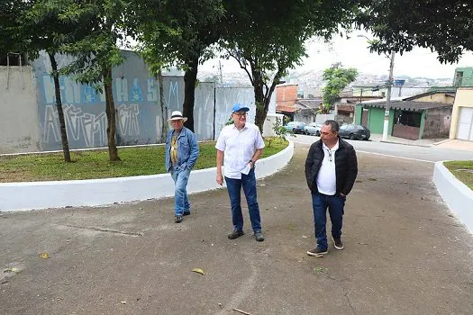 Filippi vistoria obras na Avenida Casa Grande, que receberá ciclovia e calçada acessível