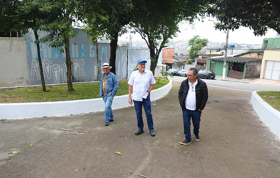 Filippi vistoria obras na Avenida Casa Grande