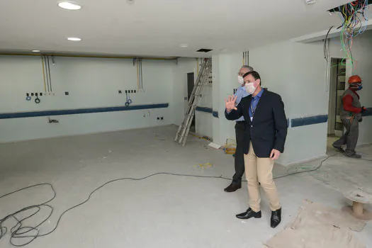 Orlando Morando vistoria obras do Hospital Anchieta