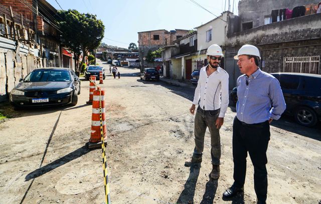 Prefeito Orlando Morando vistoria início das obras para urbanização do Serro Azul