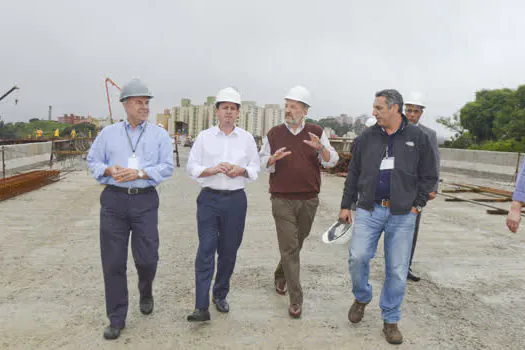 Obras do Viaduto sobre a Praça dos Bombeiro avançam em São Bernardo