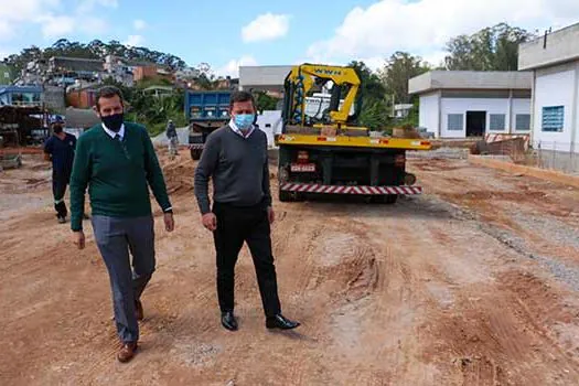 Em São Bernardo, prefeito Orlando Morando vistoria obras do programa Pró-Billings