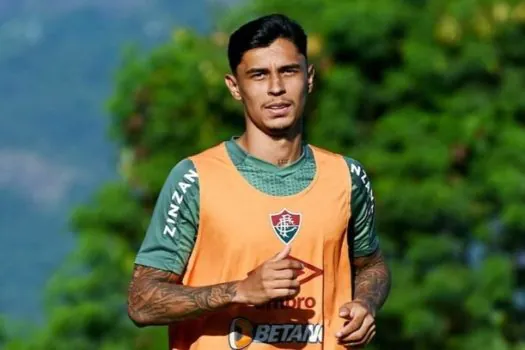 Fluminense afasta zagueiro Vitor Mendes em meio à investigação sobre manipulação