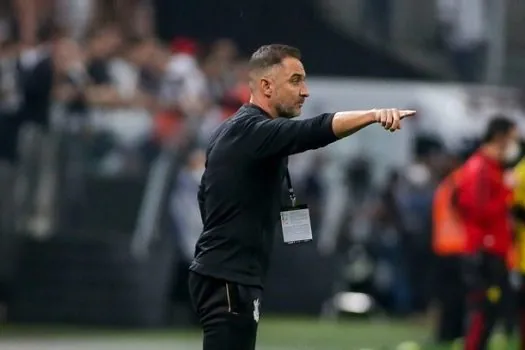 Vítor Pereira diz que Corinthians vive “choque de realidade” com derrota para Fla