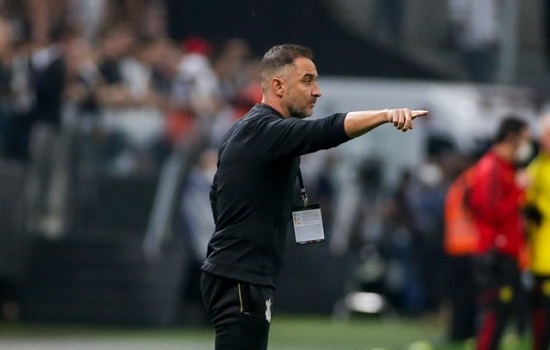 Vítor Pereira diz que Corinthians vive “choque de realidade” com derrota para Fla