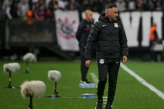 Vítor Pereira nega ligação entre visita da família e permanência no Corinthians