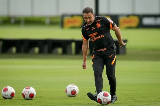 Corinthians duela com a Ponte para dar a Vitor Pereira sua primeira vitória