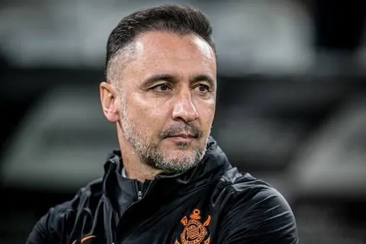 Vítor Pereira volta foco no Brasileirão para Corinthians ‘lutar por alguma coisa’